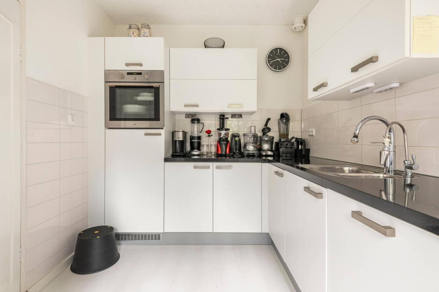 Cozy Room In Residential Alkmaar - Free Parking Экстерьер фото